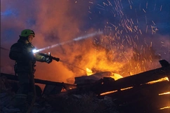 Nga tiếp tục không kích Kiev, nhiều ngôi làng ở Ukraine sơ tán