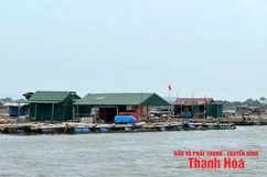 Xã Tiên Trang hỗ trợ người dân gia cố lồng bè nuôi cá