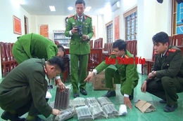 Bắt quả tang đối tượng vận chuyển trái phép 20kg thuốc nổ
