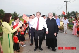 Phó Thủ tướng Thường trực Chính phủ Trương Hòa Bình thăm giáo xứ Phúc Lãng