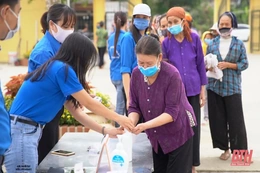 Cây “ATM gạo” tại TP Thanh Hóa chia sẻ khó khăn với người nghèo