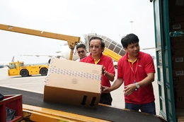 Vietjet miễn phí vận chuyển hàng hóa cứu trợ và tặng vé cho cán bộ đến vùng lũ Miền Trung