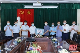 Đồng chí Bí thư Tỉnh ủy Đỗ Trọng Hưng thăm, động viên cán bộ, bác sĩ, chiến sĩ tuyến đầu phòng, chống dịch COVID -19