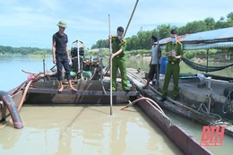 Bắt giữ phương tiện khai thác cát và đất trái phép tại các  huyện  Thiệu Hoá,  Như Thanh
