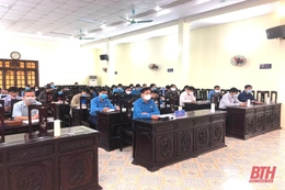 Liên đoàn Lao động tỉnh thông báo nhanh kết quả Hội nghị lần thứ tư, Ban Chấp hành Trung ương Ðảng khóa XIII