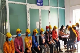 Tư vấn, khám chuyên khoa cho nữ đoàn viên, công nhân lao động Công ty TNHH Giầy A kalia  Việt Nam
