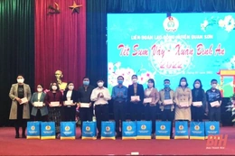 Trao 304 suất quà cho đoàn viên, người lao động khó khăn huyện Quan Sơn