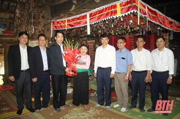 Trưởng ban Tuyên giáo Tỉnh ủy Đào Xuân Yên chúc tết những tài năng tiêu biểu tại huyện Ngọc Lặc