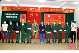 Quỹ Thiện Tâm - Tập đoàn VinGroup tặng quà cho thương, bệnh binh nặng