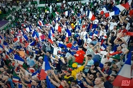 Giroud và Mbappe ghi bàn và lập kỷ lục, đưa Pháp vào Tứ kết; Harry Kane “thông nòng”, Pháp gọi - Anh trả lời.