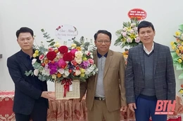 Lãnh đạo Công an tỉnh thăm, tặng quà, chúc mừng bà con giáo dân  nhân dịp lễ Noel