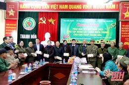 Trao 330 suất quà cho cựu thanh niên xung phong và đối tượng chính sách, bảo trợ xã hội