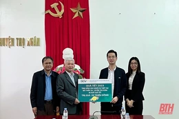 BIDV Chi nhánh Lam Sơn trao quà tết cho gia đình có hoàn cảnh khó khăn bị ảnh hưởng bởi thiên tai