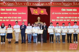 Tuyên dương, trao thưởng cho học sinh và giáo viên có học sinh đoạt giải quốc gia THPT năm học 2022-2023