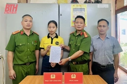 Công an xã Hoằng Thịnh nhận thư cảm ơn về việc giúp công dân nhận lại số tiền chuyển nhầm