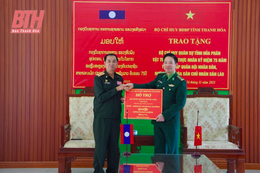 BĐBP tỉnh Thanh Hóa hỗ trợ vật chất cho  Bộ CHQS tỉnh Hủa Phăn ( Lào)