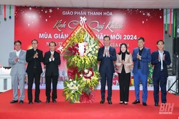 Phó Bí thư Tỉnh ủy Trịnh Tuấn Sinh thăm, chúc mừng Tòa Giám mục Thanh Hóa nhân Lễ Giáng sinh năm 2023