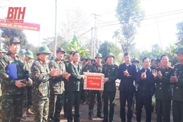 Thăm, động viên đơn vị hành quân dã ngoại làm công tác dân vận tại xã Thành Mỹ