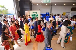 Hàng nghìn sản phẩm Vinamilk “theo chân” kiều bào trải nghiệm tuyến metro Bến Thành - Suối Tiên