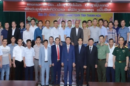 Bí thư Tỉnh ủy Đỗ Trọng Hưng gặp gỡ  thân mật cộng đồng người  Thanh Hóa tại tỉnh Hủa Phăn
