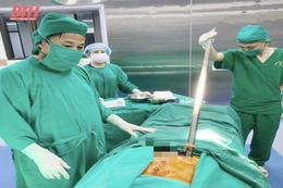 Phẫu thuật cấp cứu thành công nam bệnh nhân bị xà beng đâm xuyên thành bụng