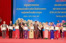 Trao tặng Huân chương Lao động của Chủ tịch nước CHDCND Lào cho các cá nhân Ban C thuộc Bộ Thủy lợi (cũ) tỉnh Thanh Hóa