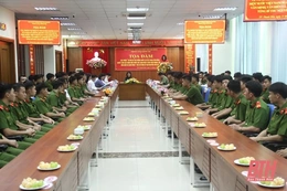 “Tự hào và tin tưởng dưới lá cờ vẻ vang của Đảng”