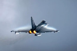 Anh triển khai máy bay chiến đấu Typhoon đến sườn phía Đông NATO