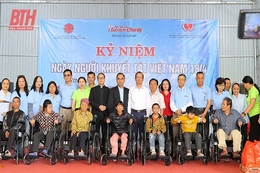 Trao 300 suất quà và 40 xe lăn cho người khuyết tật có hoàn cảnh khó khăn của huyện Thiệu Hóa
