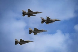 NATO điều động máy bay chiến đấu khi Nga tấn công Kiev