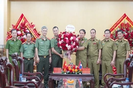 Công an tỉnh Hủa Phăn  thăm, chúc mừng cán bộ, chiến sĩ Công an tỉnh Thanh Hóa nhân kỷ niệm 80 năm Ngày truyền thống CAND Việt Nam