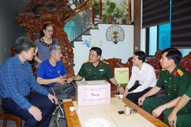 Thanh Hóa tổ chức dâng hương, thăm tặng quà gia đình chính sách dịp Tết Bính Ngọ 2026