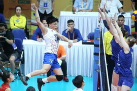 Chưa rõ lý do Đặng Thị Hồng bị “cấm cửa” khỏi mọi giải đấu bóng chuyền trong nước; Cựu tiền đạo MU gặp bế tắc trong sự nghiệp
