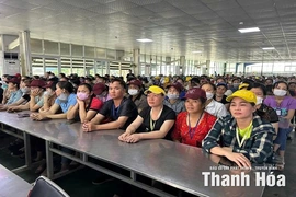 Đẩy mạnh tuyên truyền, giáo dục chính trị, tư tưởng, pháp luật cho công nhân, viên chức, lao động