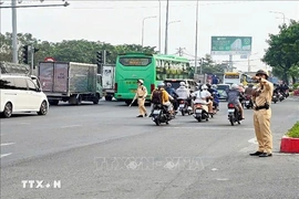 Yêu cầu cán bộ, chiến sỹ làm nhiệm vụ chỉ huy giao thông không dừng phương tiện