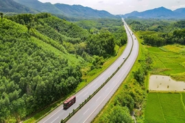 Đề nghị tiếp tục phân làn, nâng tốc độ tối thiểu làn 1 trên 8 đoạn tuyến cao tốc