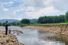 Công bố tình huống khẩn cấp sạt lở bờ tả suối Khe Chậm đoạn qua thôn Tân Giao, xã Thăng Bình