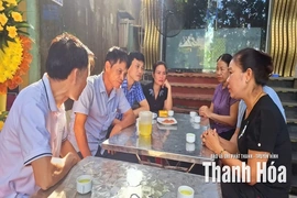 Xã Thắng Lợi thăm viếng, chia buồn với gia đình có nạn nhân đuối nước do mưa lũ
