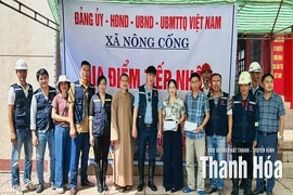 Tập đoàn Việt Hưng Thanh Hóa hỗ trợ 200 triệu đồng giúp người dân khắc phục hậu quả mưa lũ