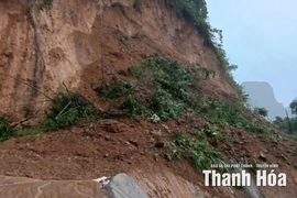 Sạt lở nghiêm trọng trên tuyến đường liên xã Sơn Thủy - Na Mèo