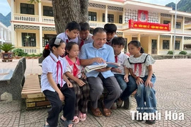 Người thầy tâm huyết bảo tồn, truyền dạy chữ Thái