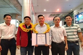 Thưởng “nóng” vận động viên Lại Lý Huynh vô địch cờ tướng thế giới