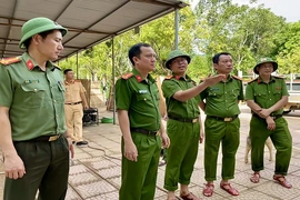 Tiếp tục phối hợp chặt chẽ với cấp ủy, chính quyền địa phương, kịp thời hỗ trợ người dân trong mưa lũ