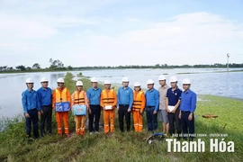 Động viên người lao động ngành Điện xứ Thanh tham gia khắc phục sự cố lưới điện sau bão lũ