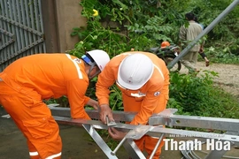 Khôi phục cung cấp điện cho hơn 720 nghìn khách hàng bị ảnh hưởng bởi bão số 10