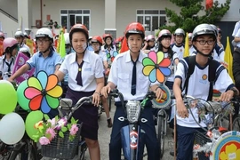 100% học sinh đi xe đến trường phải đăng ký phương tiện với nhà trường