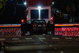 Xe ô tô lao vào rào chắn Nhà Trắng, Washington D.C bị phong tỏa