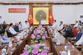 Thường trực Tỉnh ủy gặp mặt Ban Chủ nhiệm Câu lạc bộ Hàm Rồng và lãnh đạo các Hội quần chúng