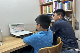 Cha mẹ thời công nghệ số: Quản lý hay đồng hành?