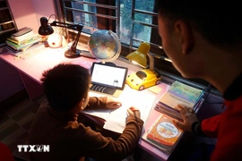 Hành vi cưỡng ép con học tập quá sức có thể bị phạt tới 10 triệu đồng